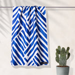 Ocean and Waves - Sandabweisendes Strandtuch mit Geheimfach - WOODSANDWAVES