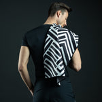 Focused Mind - Sporthandtuch mit Magnet & Zipper-Tasche - WOODSANDWAVES