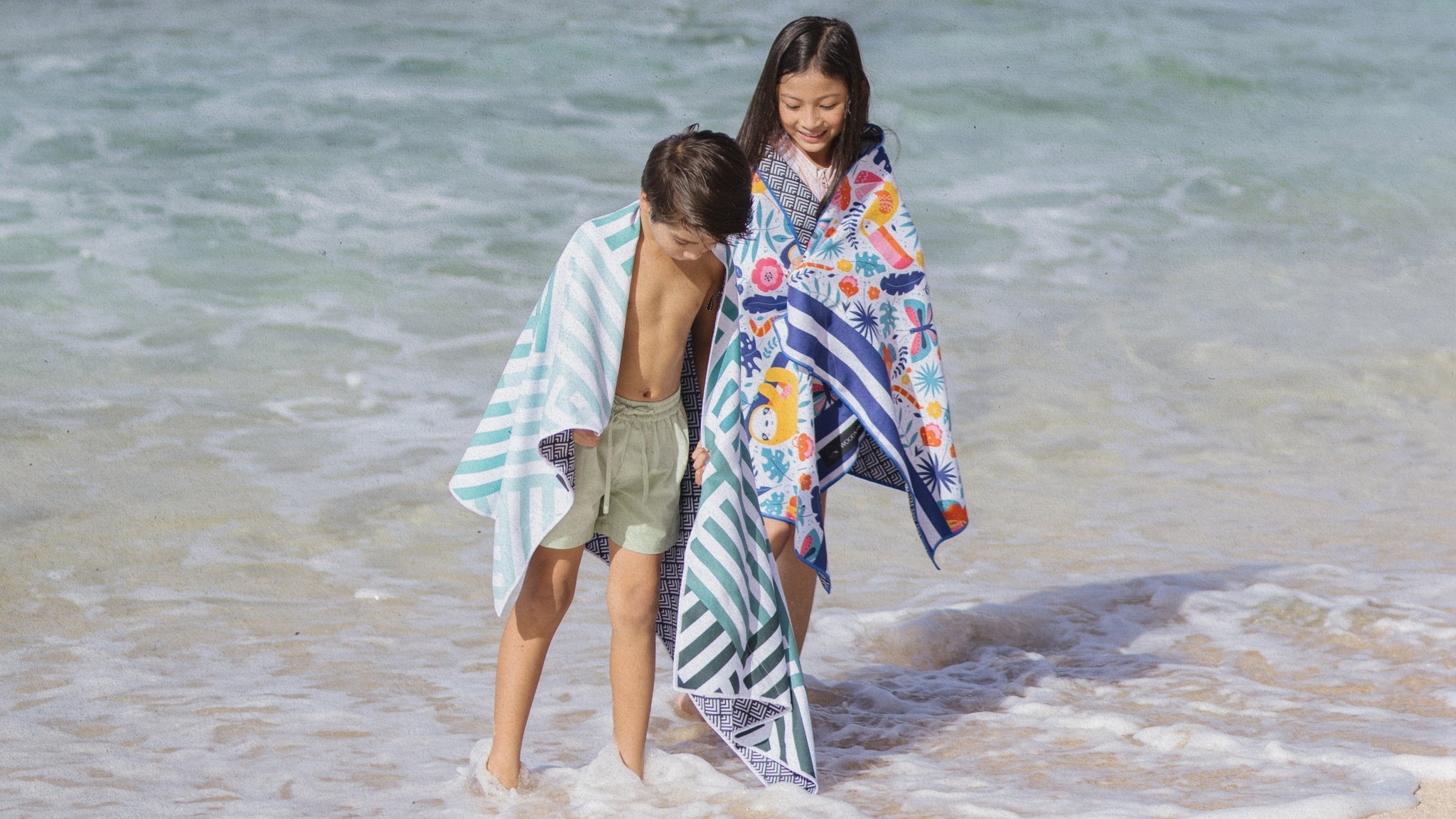 Kinder-Badetücher aus Mikrofaser – hautfreundlich, sandfrei & schnelltrocknend - woodsandwaves.co