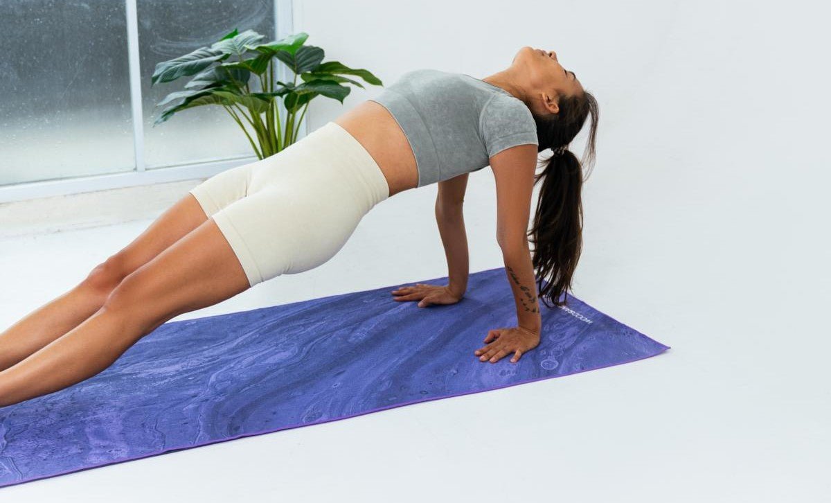 Yoga- und Pilates-Handtücher von WOODSANDWAVES - nachhaltig, rutschfest, schön - woodsandwaves.co