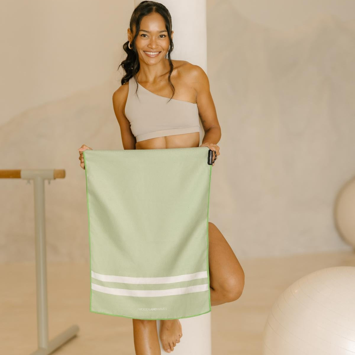 Sporthandtuch mit Magnet & Zipper-Tasche - WOODSANDWAVES