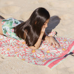 Flower Breeze - Strandtuch für Kinder - schadstofffrei, schnelltrocknend  & sanft zur Haut (140cm x 70cm) - WOODSANDWAVES
