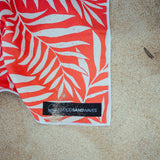 Palms in Paradise - Sandabweisendes Strandtuch mit Geheimfach - WOODSANDWAVES