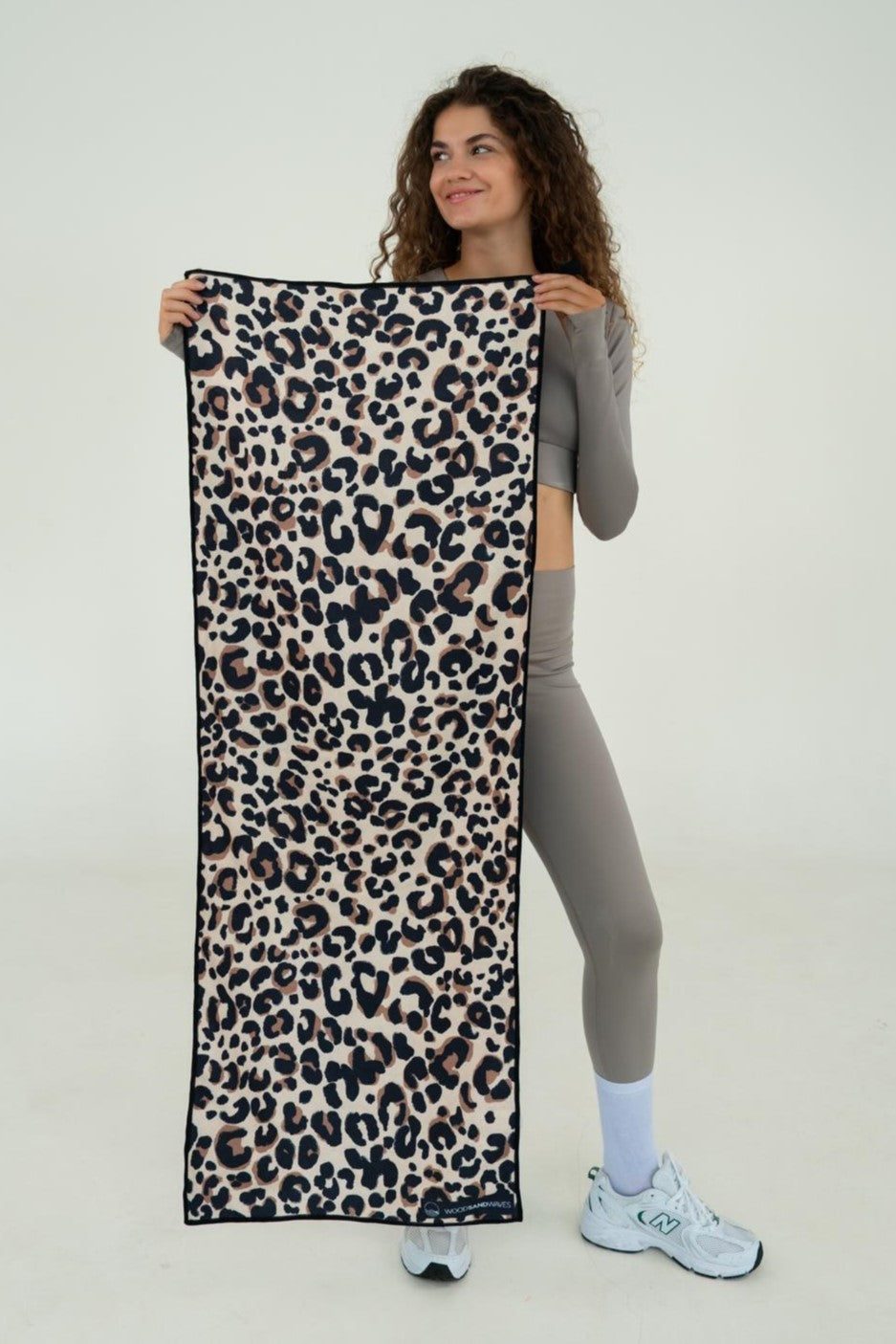 Wild Workout - Sporthandtuch mit Magnet & Zipper-Tasche - WOODSANDWAVES