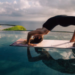 Calm Tides - Rutschfestes Yoga-Handtuch mit Silikon-Noppen - WOODSANDWAVES