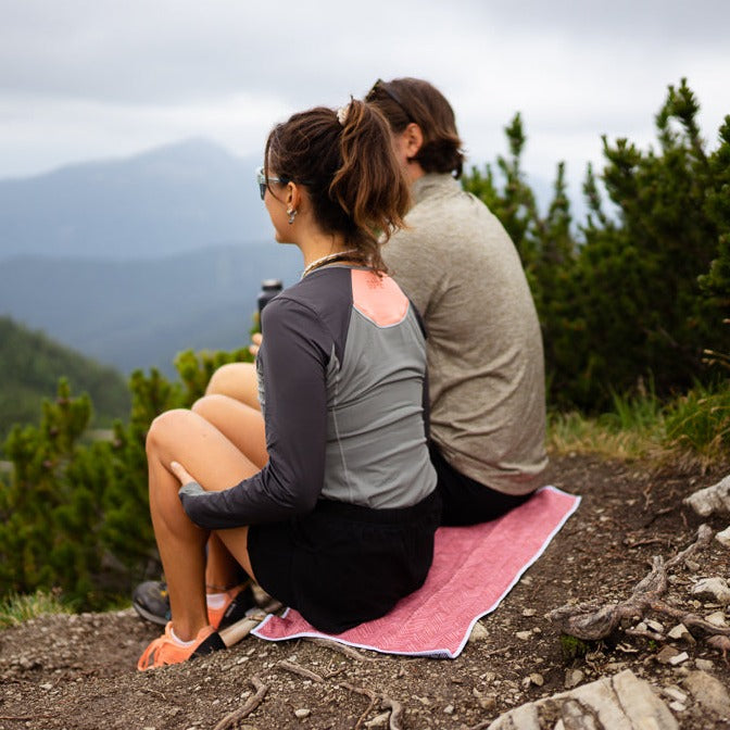 Spring Brush - Ultra-leichtes Outdoor-und Wanderhandtuch  - 80cm x 40cm - WOODSANDWAVES