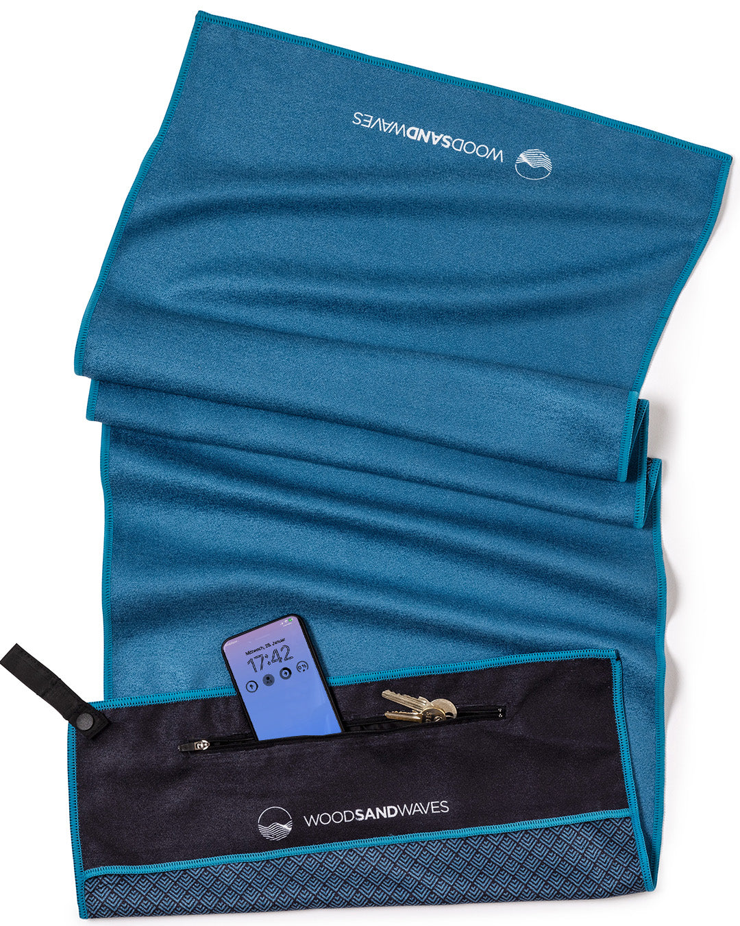 Clear Blue - Sporthandtuch mit Magnet & Zipper-Tasche - WOODSANDWAVES