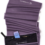 Clear Purple - Sporthandtuch mit Magnet & Zipper-Tasche - WOODSANDWAVES
