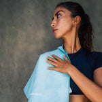 Clear Light Blue - Sporthandtuch mit Magnet & Zipper-Tasche - WOODSANDWAVES