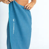 Clear Blue  - schnelltrocknendes Duschhandtuch aus Premium Mikrofaser -  angenehm auf der Haut - 140 x 70cm - WOODSANDWAVES