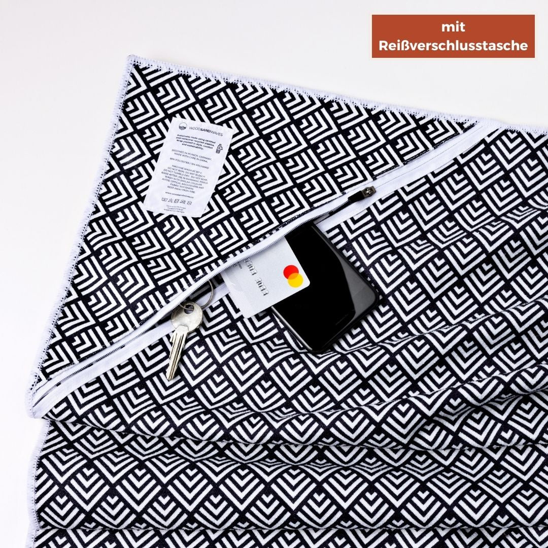 Kaleidoscope Orange - Stranddecke XXL - 180cm x 160cm - leicht, kompakt & sandabweisend - WOODSANDWAVES