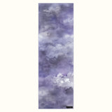 Lavender Skies - Rutschfestes Yoga-Handtuch mit Silikon-Noppen - WOODSANDWAVES