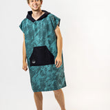 Surf-Poncho Energy Flow Green - für Frauen & Männer - aus schnelltrocknender und ultra-leichter Mikrofaser - WOODSANDWAVES