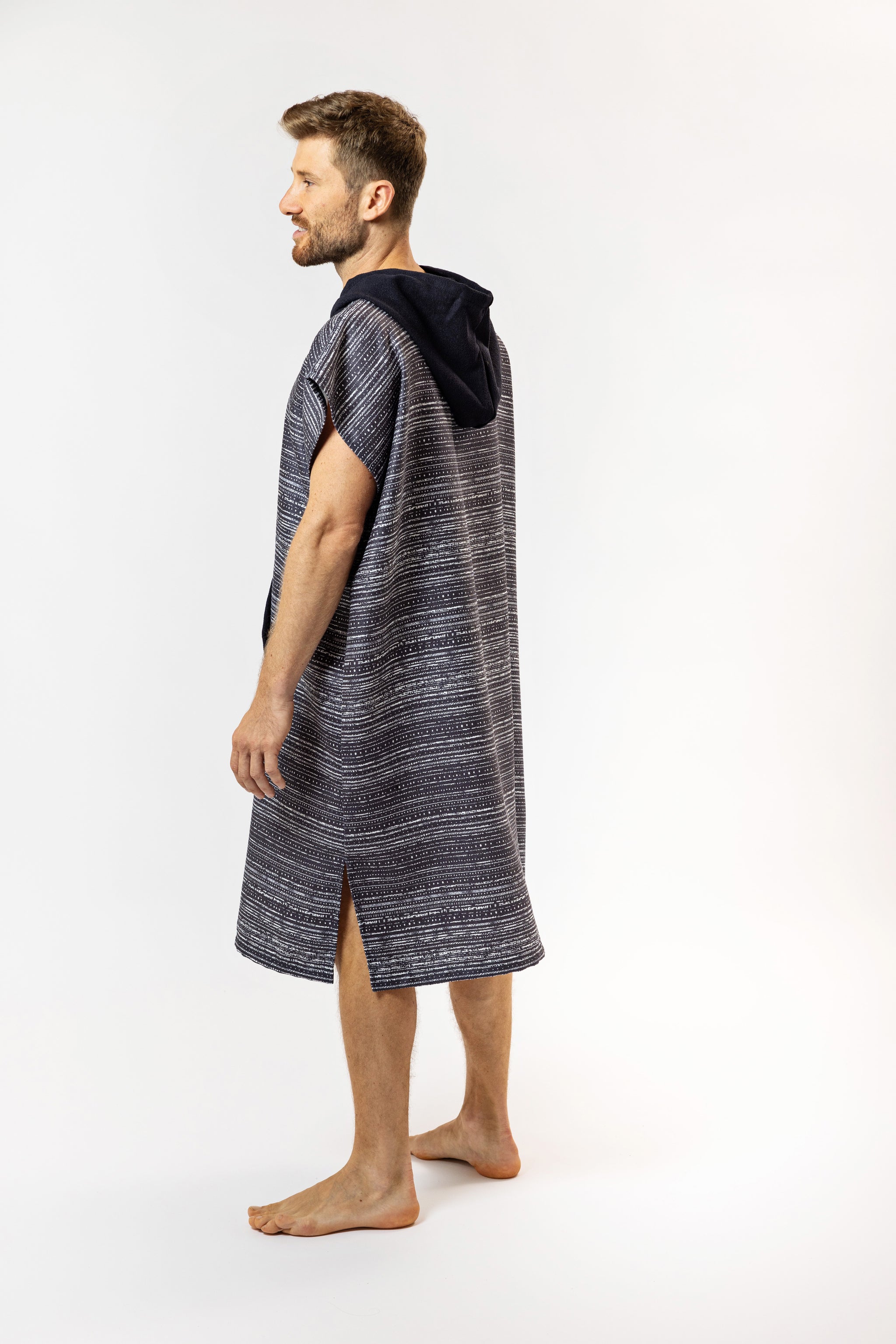 Surf-Poncho Dark Mind - für Frauen & Männer - aus schnelltrocknender und ultra-leichter Mikrofaser - WOODSANDWAVES