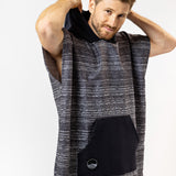 Surf-Poncho Dark Mind - für Frauen & Männer - aus schnelltrocknender und ultra-leichter Mikrofaser - WOODSANDWAVES