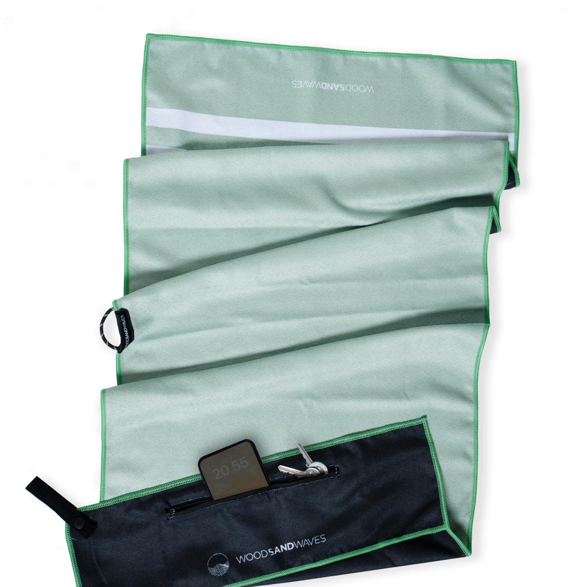 Stripes Green Matcha - Sporthandtuch mit Magnet & Zipper-Tasche - WOODSANDWAVES