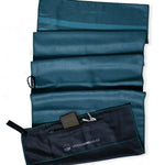 Stripes Teal - Sporthandtuch mit Magnet & Zipper-Tasche - WOODSANDWAVES
