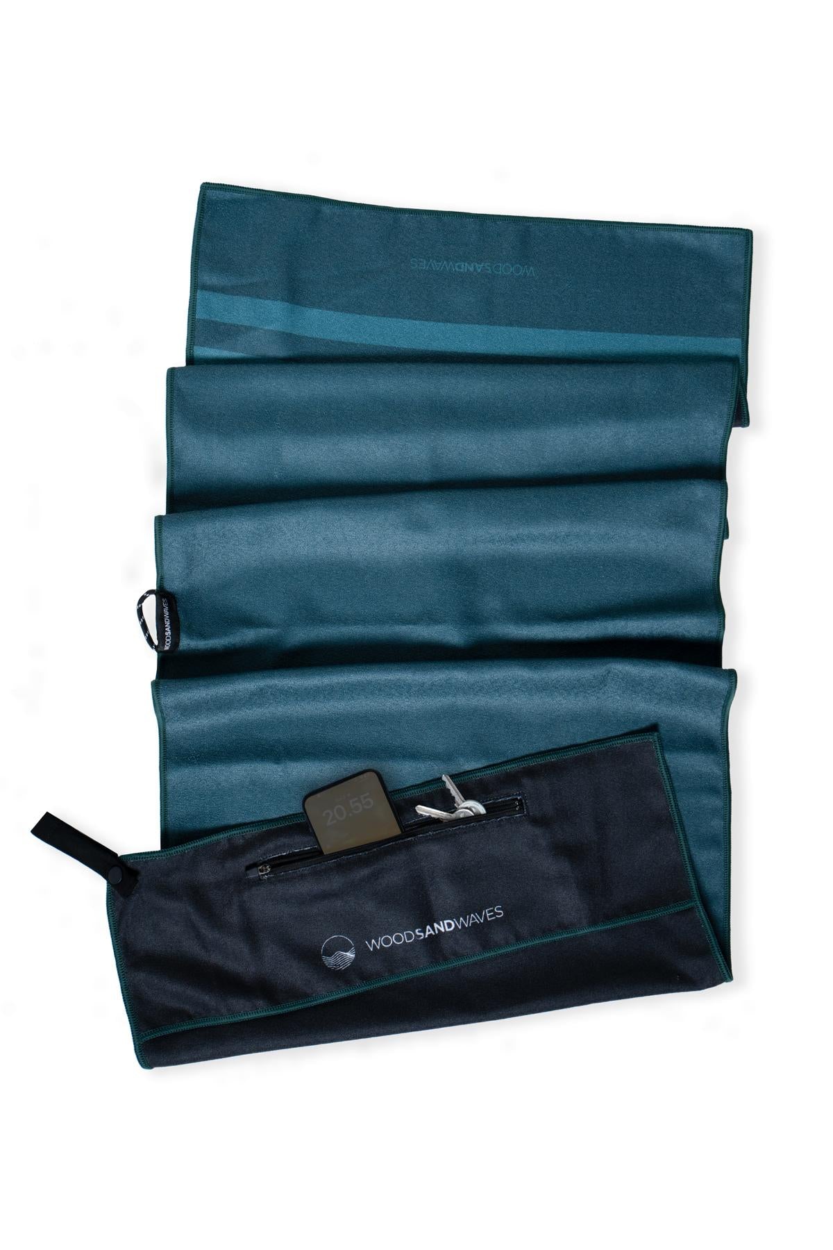 Stripes Teal - Sporthandtuch mit Magnet & Zipper-Tasche - WOODSANDWAVES