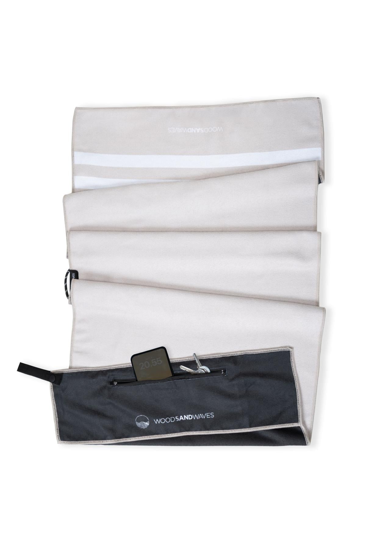 Stripes Moonbeam - Sporthandtuch mit Magnet & Zipper-Tasche - WOODSANDWAVES