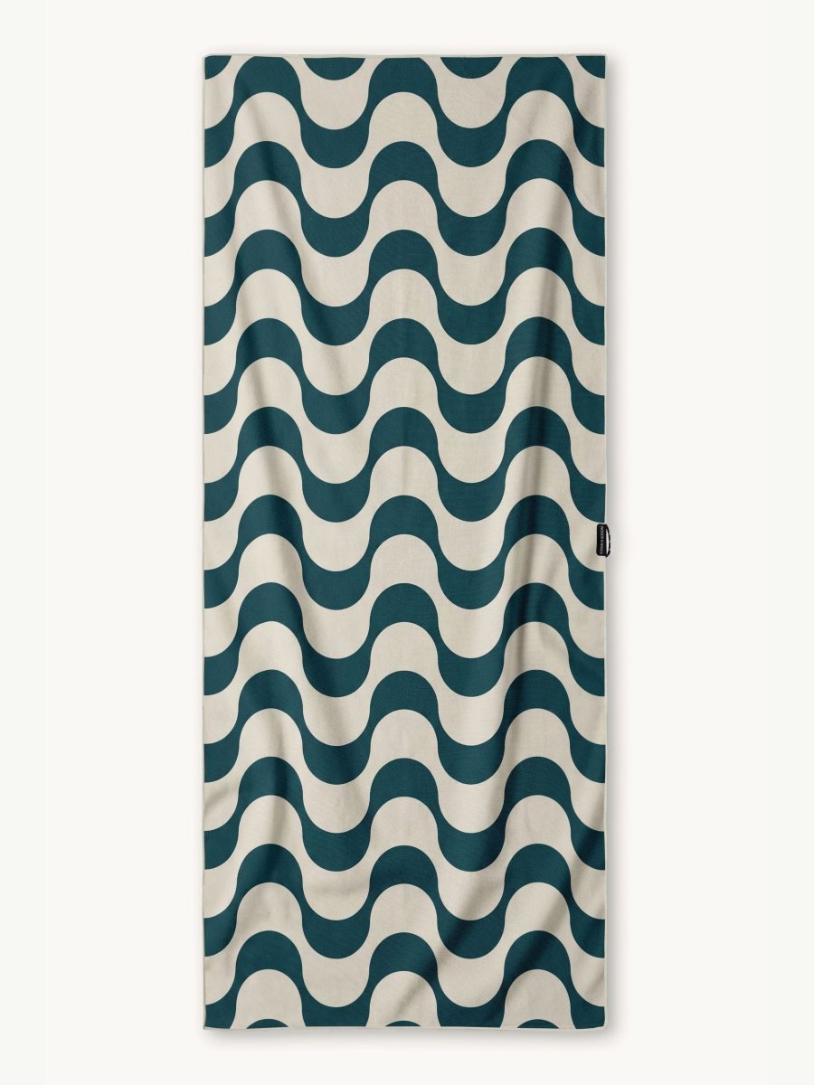 Copacabana - Schnelltrocknendes Reise - und Strandtuch mit Geheimfach - woodsandwaves.co