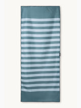 Deep Pine - Schnelltrocknendes Reise - und Strandtuch mit Geheimfach - woodsandwaves.co