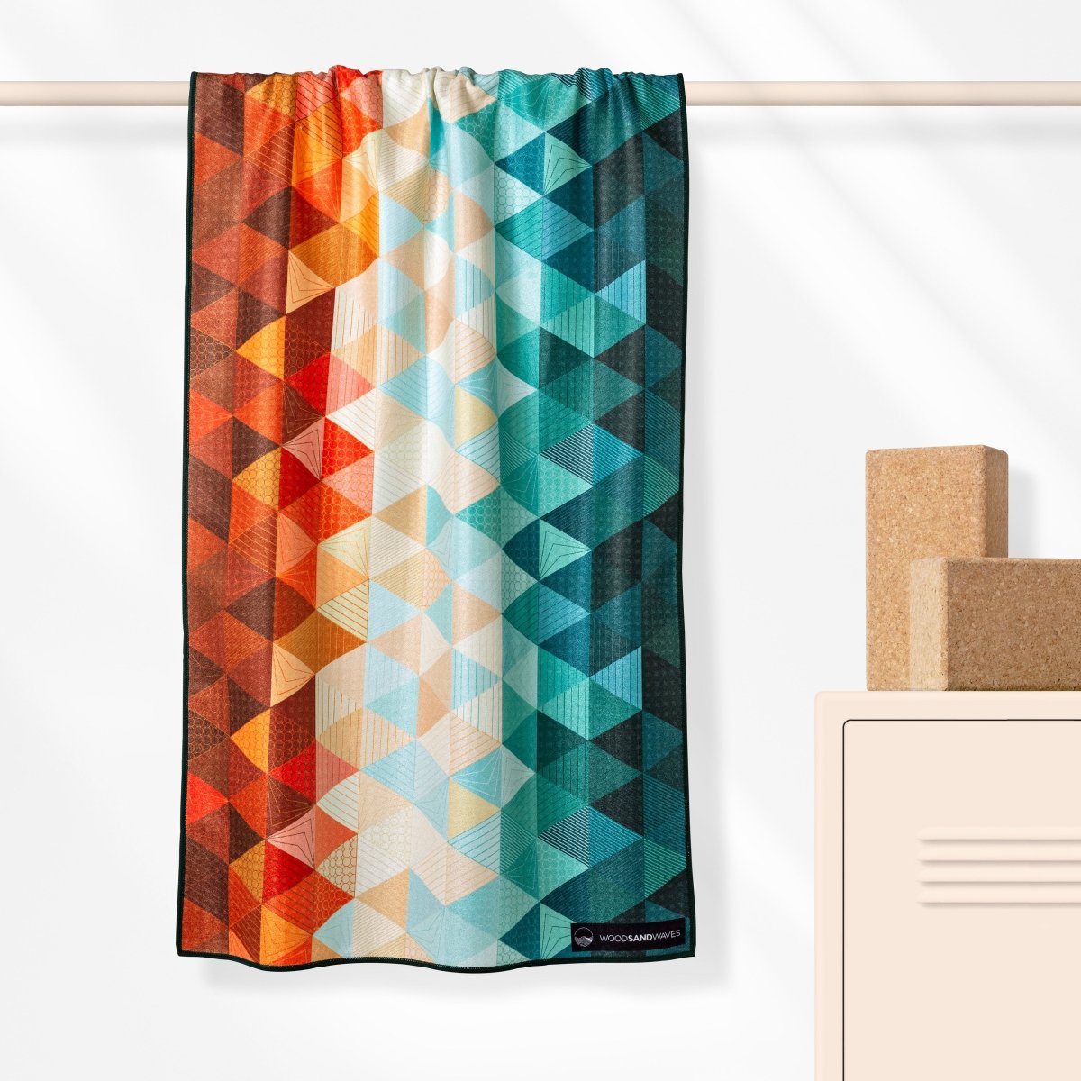 Kaleidoscope Orange - Rutschfestes Yoga - Handtuch mit Silikon - Noppen - woodsandwaves.co