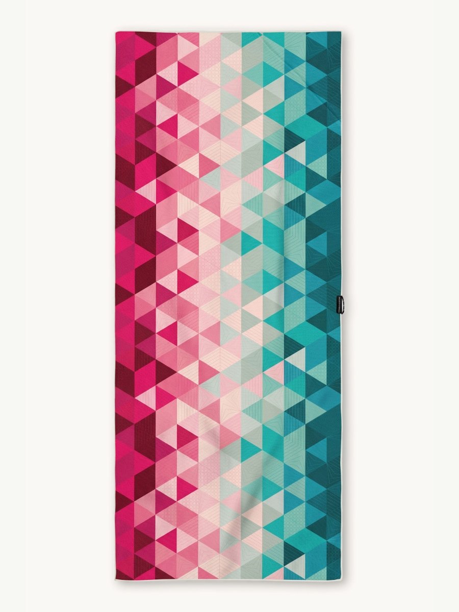 Kaleidoscope - Schnelltrocknendes Reise - und Strandtuch mit Geheimfach - woodsandwaves.co