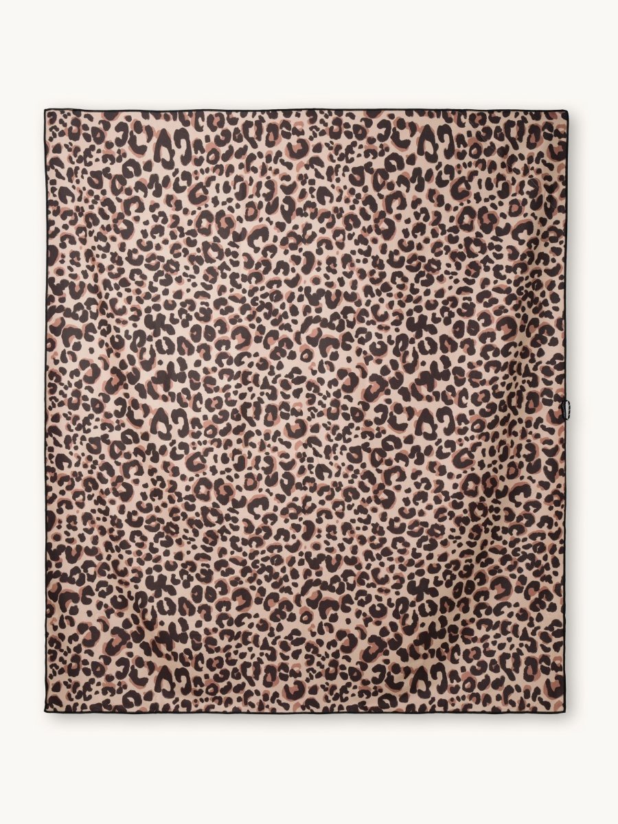 Leo Swim - Stranddecke XXL - leicht, kompakt & sandabweisend - woodsandwaves.co