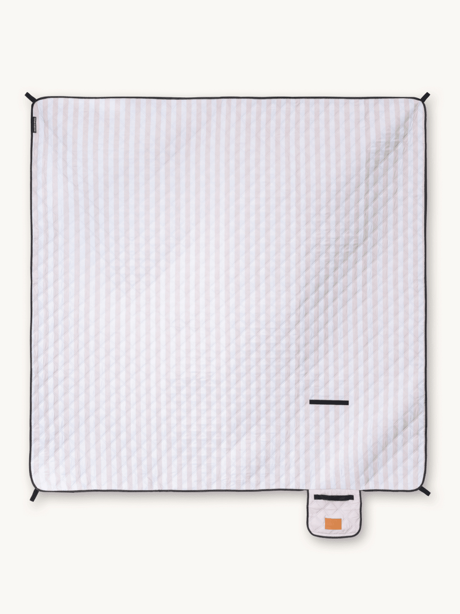 Sunday Stripes - Picknick - und Stranddecke (isoliert) 200 x 200 cm - XXL Picknickmatte aus recyceltem PET - wasserdicht und wärmend - woodsandwaves.co