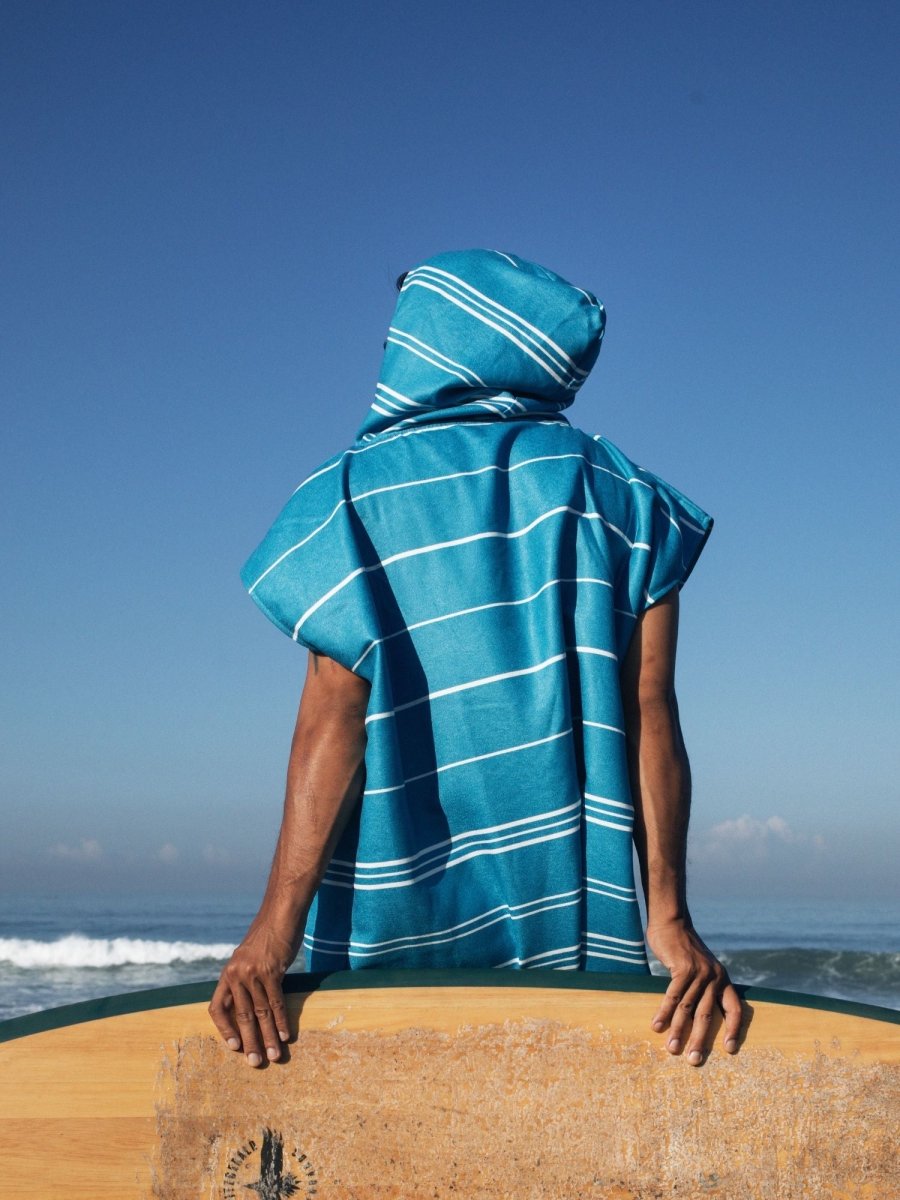 Surf - Poncho - für Frauen & Männer - aus schnelltrocknender und leichter Mikrofaser - Ocean Line - woodsandwaves.co