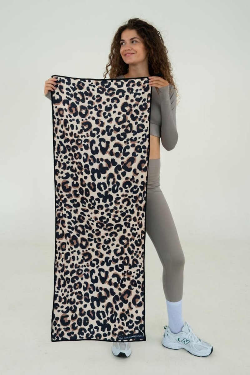 Wild Workout - Sporthandtuch mit Magnet & Zipper - Tasche - woodsandwaves.co